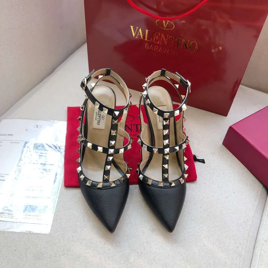 👟👟Ex-factory price 400👟👟 Genuine leather sole +30 Available all year round🎁[Black pebbled leather series] Heel height: 9.5cm+6.5cm. Valentino is a global haute couture and ready-to-wear luxury brand. Valentino is timeless and never goes out of style. Sheepskin feet, lining 🎁34 to 40/41/42 sizes, ready stock. Original last from the counter, regular bottom [red envelope] genuine leather outsole +30